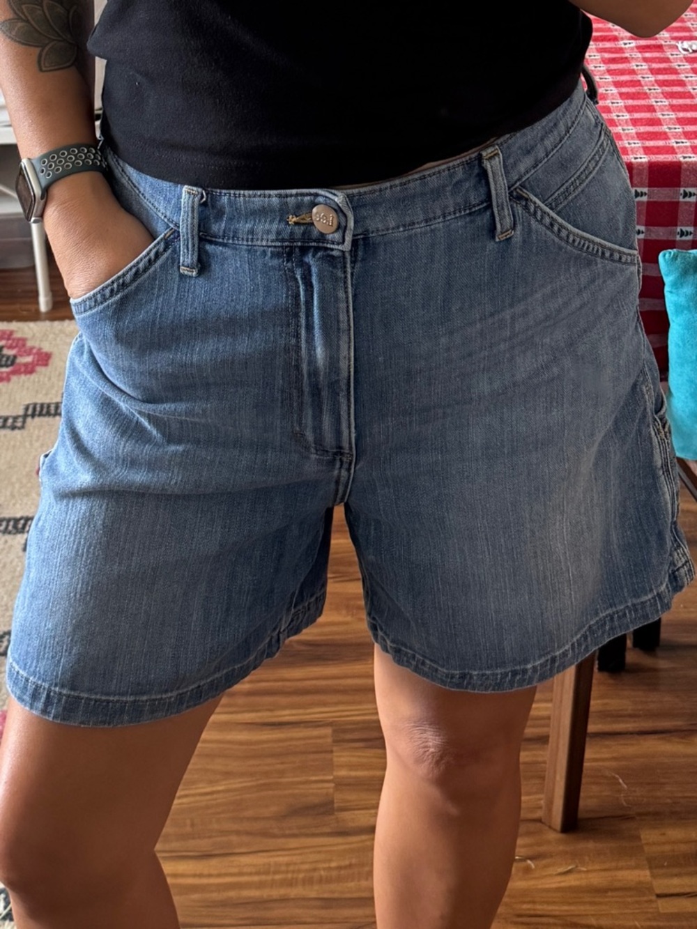 Lee Women’s Medium Wash High Rise Dungaree Denim Shorts Jorts Size 32